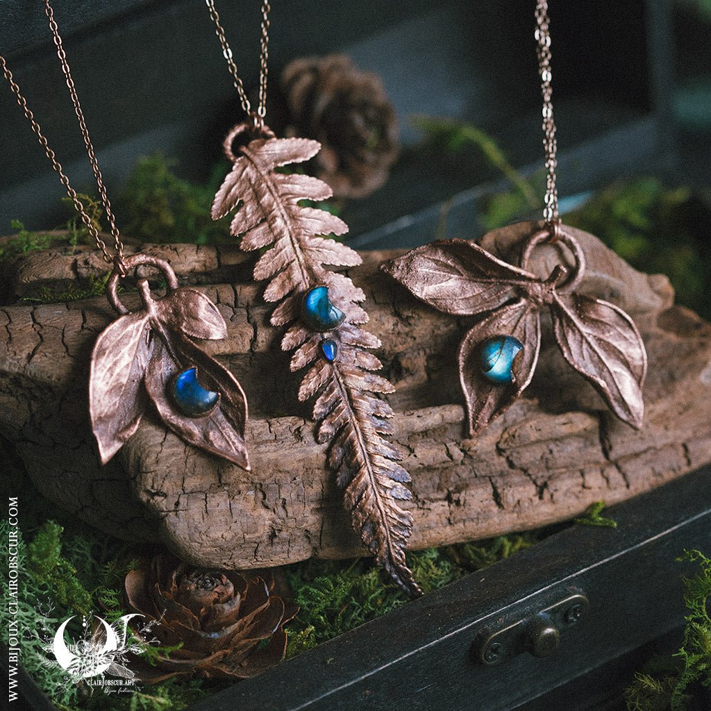 Collier 3 Feuilles de Pivoine & Labradorite Lune - Illustrations & Bijoux fantaisie ClairObscur Art