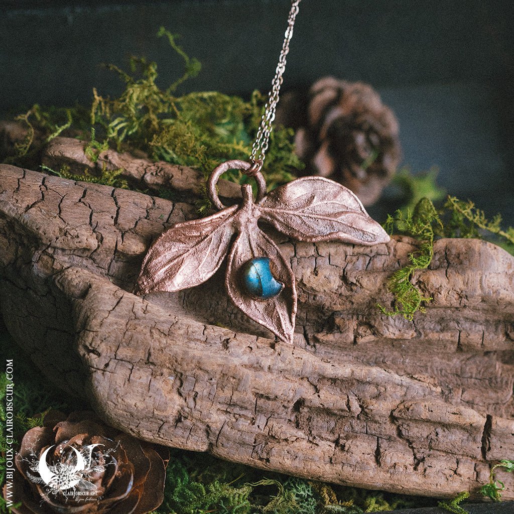 Collier 3 Feuilles de Pivoine & Labradorite Lune - Illustrations & Bijoux fantaisie ClairObscur Art