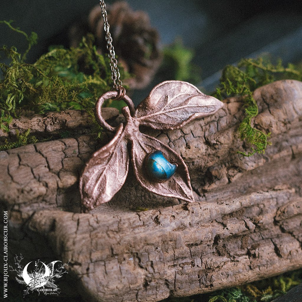 Collier 3 Feuilles de Pivoine & Labradorite Lune - Illustrations & Bijoux fantaisie ClairObscur Art