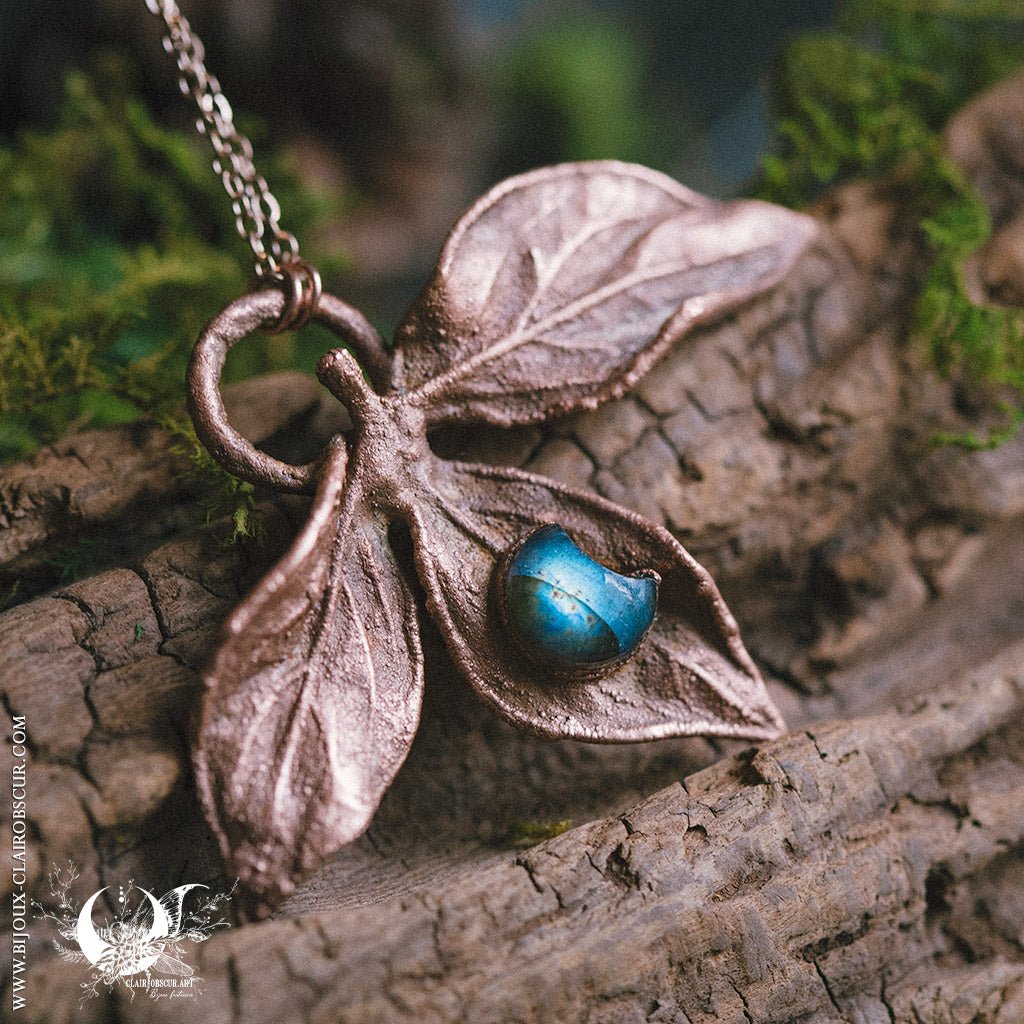 Collier 3 Feuilles de Pivoine & Labradorite Lune - Illustrations & Bijoux fantaisie ClairObscur Art