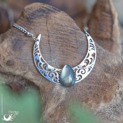 Collier "Artémis" Labradorite bleue/verte/dorée - pièce unique - Illustrations & Bijoux fantaisie ClairObscur Art