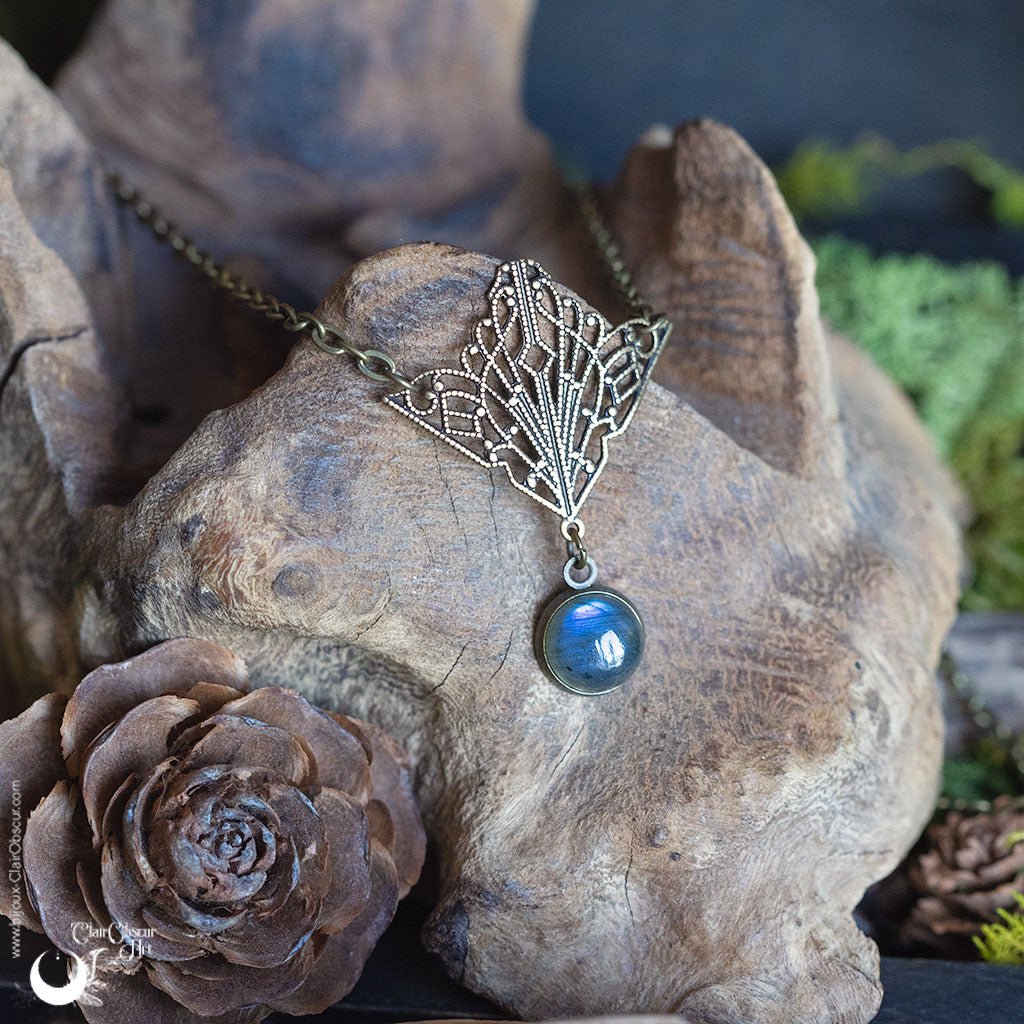 Collier "Butterfly" pierre au choix - Illustrations & Bijoux fantaisie ClairObscur Art