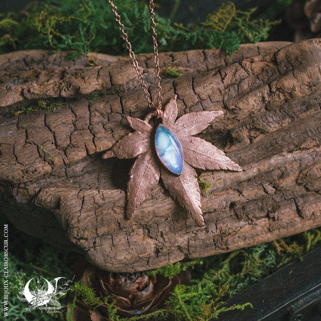 Collier d'Érable & Pierre de lune arc-en-ciel - Illustrations & Bijoux fantaisie ClairObscur Art