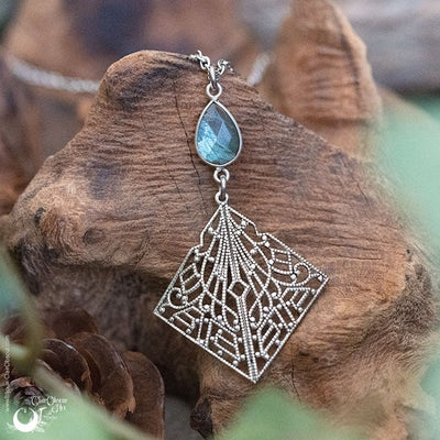 Collier "Eldora" Labradorite goutte facettée - Illustrations & Bijoux fantaisie ClairObscur Art
