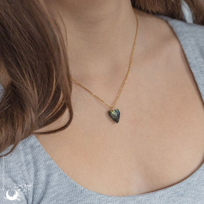 Collier fantaisie "Coeur" Labradorite facettée - acier inoxydable dorée - Illustrations & Bijoux fantaisie ClairObscur Art
