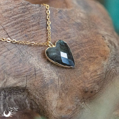 Collier fantaisie "Coeur" Labradorite facettée - acier inoxydable dorée - Illustrations & Bijoux fantaisie ClairObscur Art