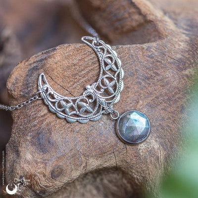 Collier fantaisie demi Lune Labradorite facettée - Pièce unique - Illustrations & Bijoux fantaisie ClairObscur Art