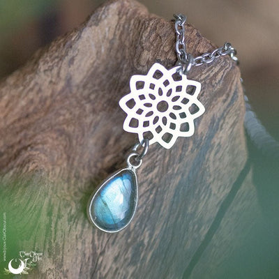 Collier Fantaisie Labradorite, dernier exemplaire - Illustrations & Bijoux fantaisie ClairObscur Art