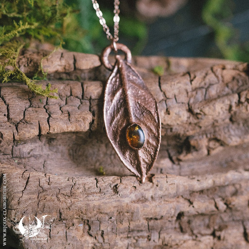 Collier Feuille de Buddleja & Ambre Baltique - Illustrations & Bijoux fantaisie ClairObscur Art