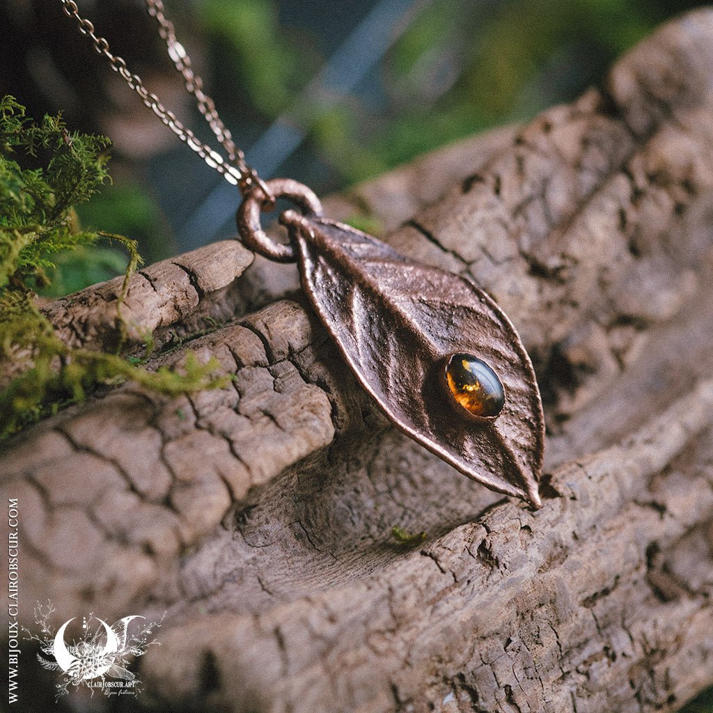 Collier Feuille de Buddleja & Ambre Baltique - Illustrations & Bijoux fantaisie ClairObscur Art