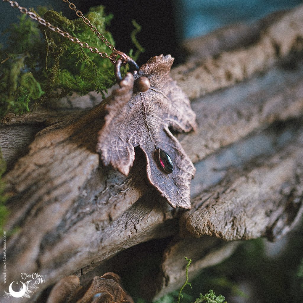 Collier Feuille de Figuier & Grenat - Illustrations & Bijoux fantaisie ClairObscur Art