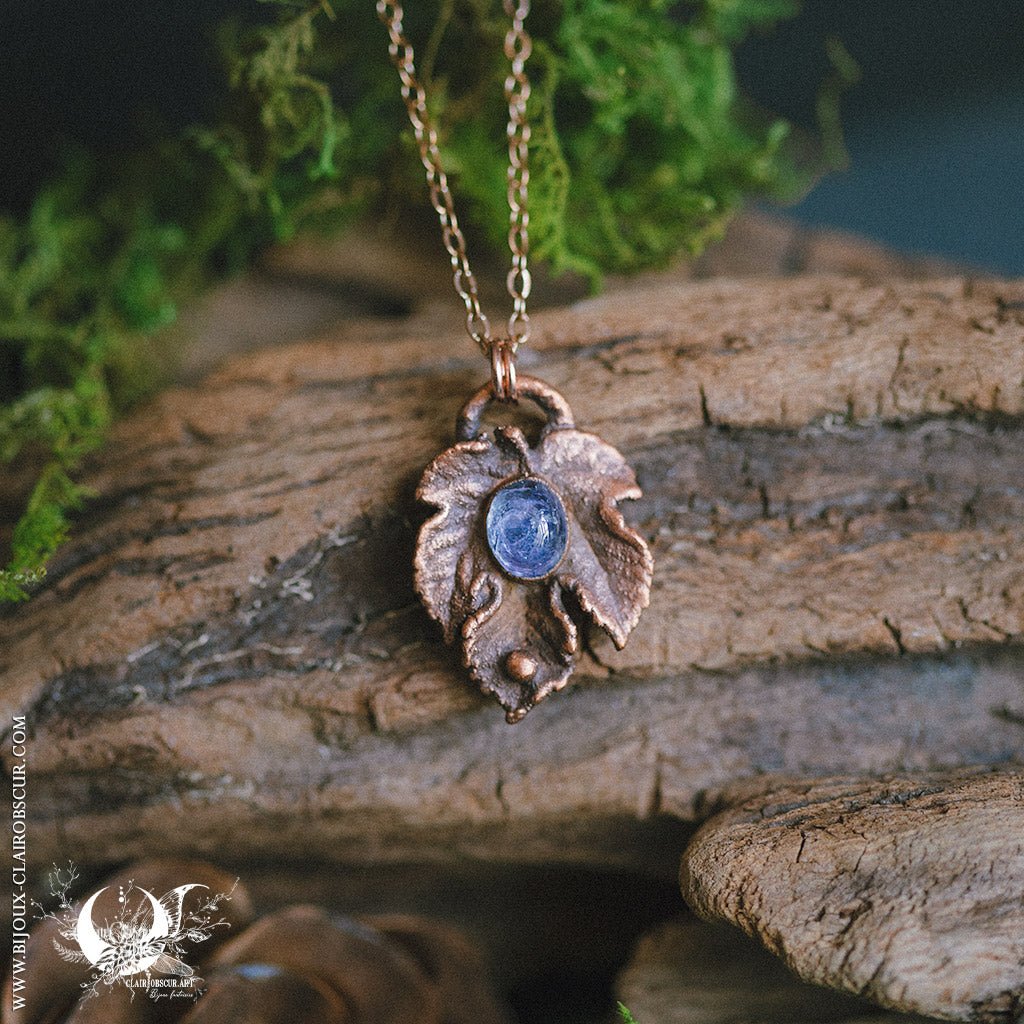 Collier Feuille de Figuier & Tanzanite - Illustrations & Bijoux fantaisie ClairObscur Art