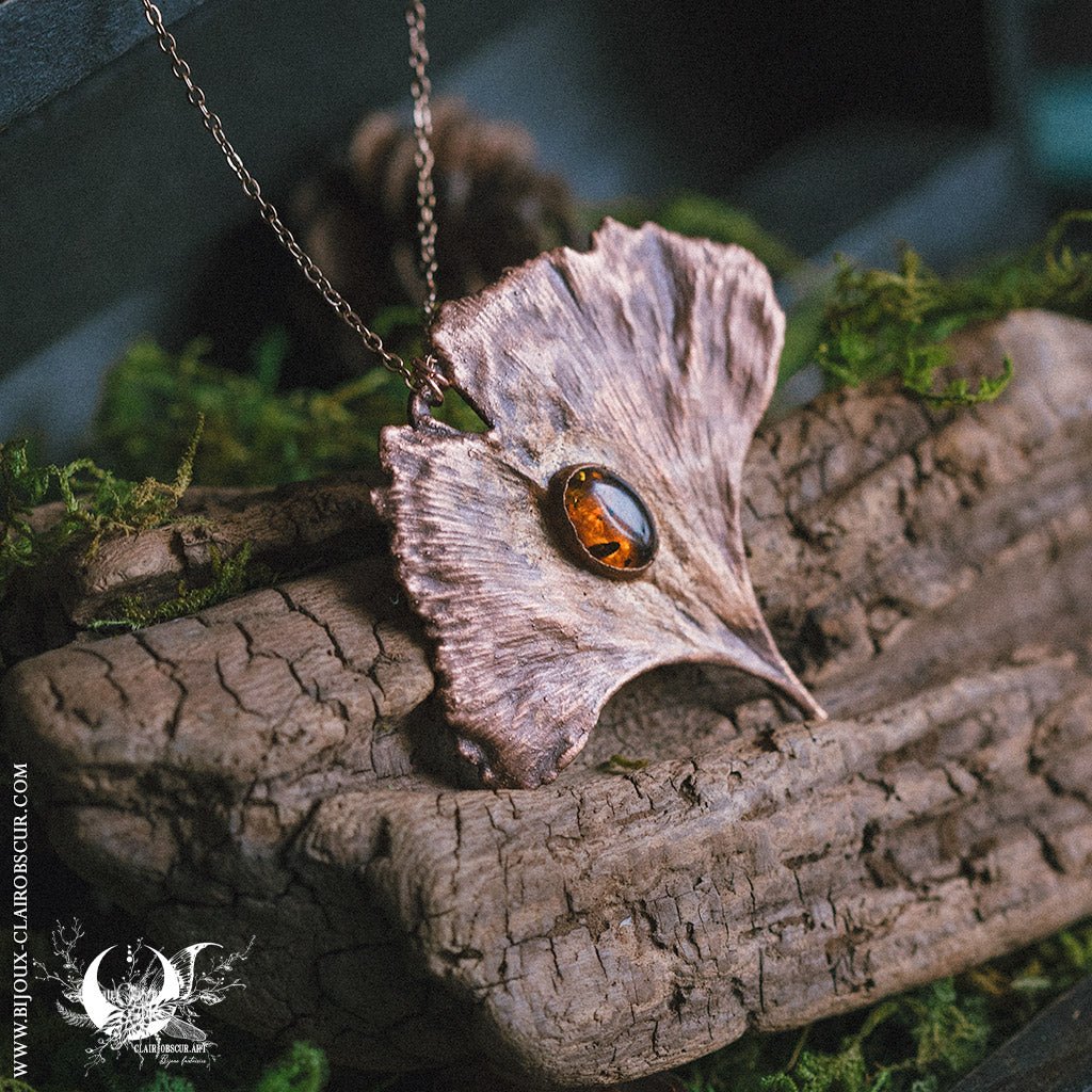 Collier Feuille de Ginkgo & Ambre Baltique - Illustrations & Bijoux fantaisie ClairObscur Art