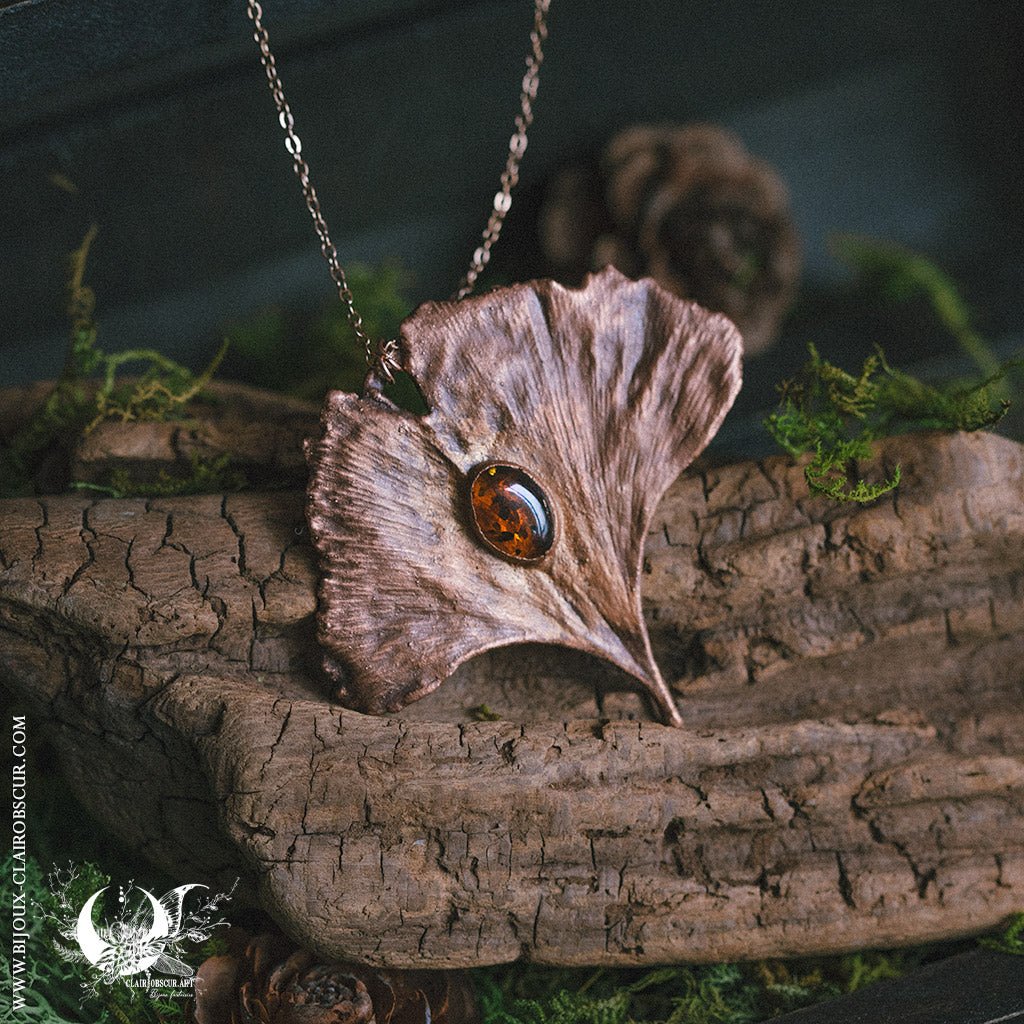 Collier Feuille de Ginkgo & Ambre Baltique - Illustrations & Bijoux fantaisie ClairObscur Art