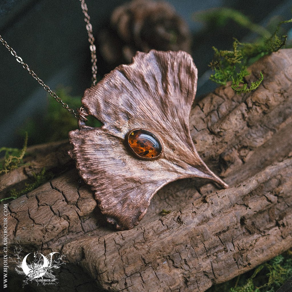 Collier Feuille de Ginkgo & Ambre Baltique - Illustrations & Bijoux fantaisie ClairObscur Art