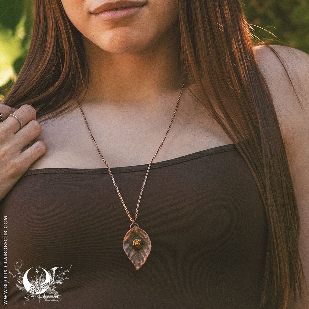 Collier Feuille de Hêtre & Ambre de la mer Baltique - Illustrations & Bijoux fantaisie ClairObscur Art