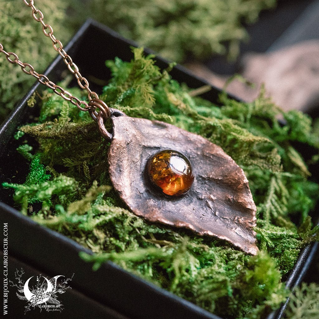 Collier Feuille de Hêtre & Ambre de la mer Baltique - Illustrations & Bijoux fantaisie ClairObscur Art