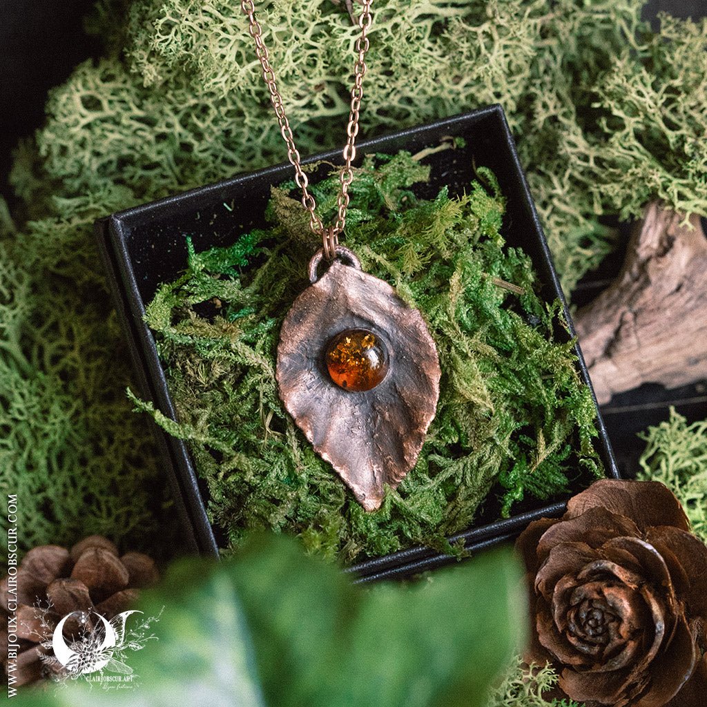 Collier Feuille de Hêtre & Ambre de la mer Baltique - Illustrations & Bijoux fantaisie ClairObscur Art
