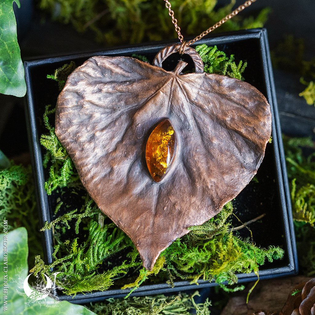 Collier Feuille de Lierre & Ambre de la mer Baltique - Illustrations & Bijoux fantaisie ClairObscur Art