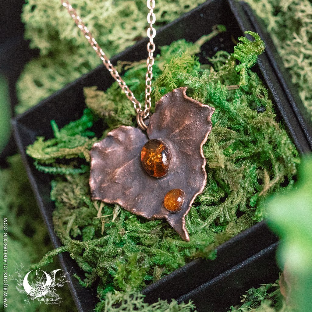 Collier Feuille de Lierre & Ambre de la mer Baltique - Illustrations & Bijoux fantaisie ClairObscur Art