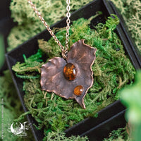 Collier Feuille de Lierre & Ambre de la mer Baltique - Illustrations & Bijoux fantaisie ClairObscur Art
