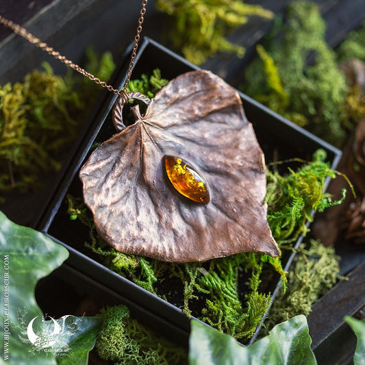 Collier Feuille de Lierre & Ambre de la mer Baltique - Illustrations & Bijoux fantaisie ClairObscur Art