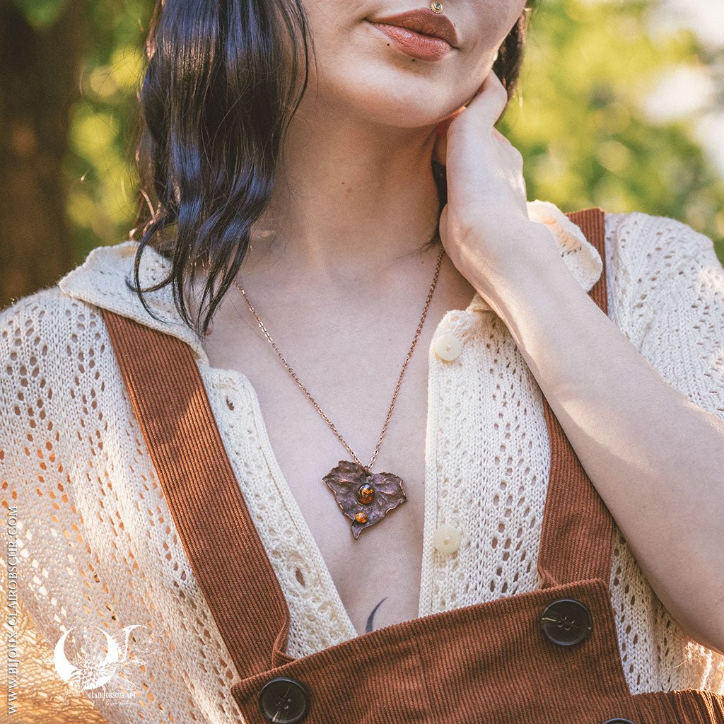 Collier Feuille de Lierre & Ambre de la mer Baltique - Illustrations & Bijoux fantaisie ClairObscur Art