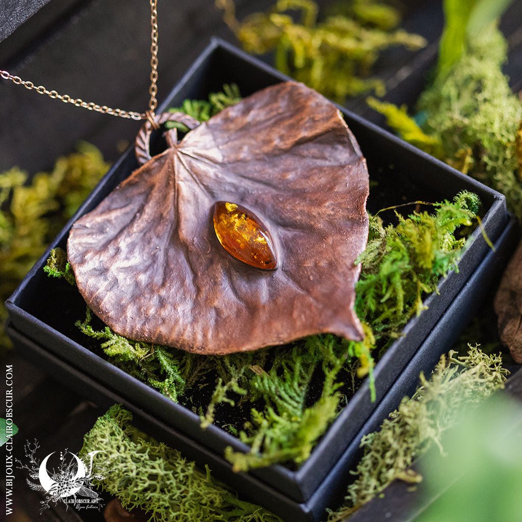 Collier Feuille de Lierre & Ambre de la mer Baltique - Illustrations & Bijoux fantaisie ClairObscur Art