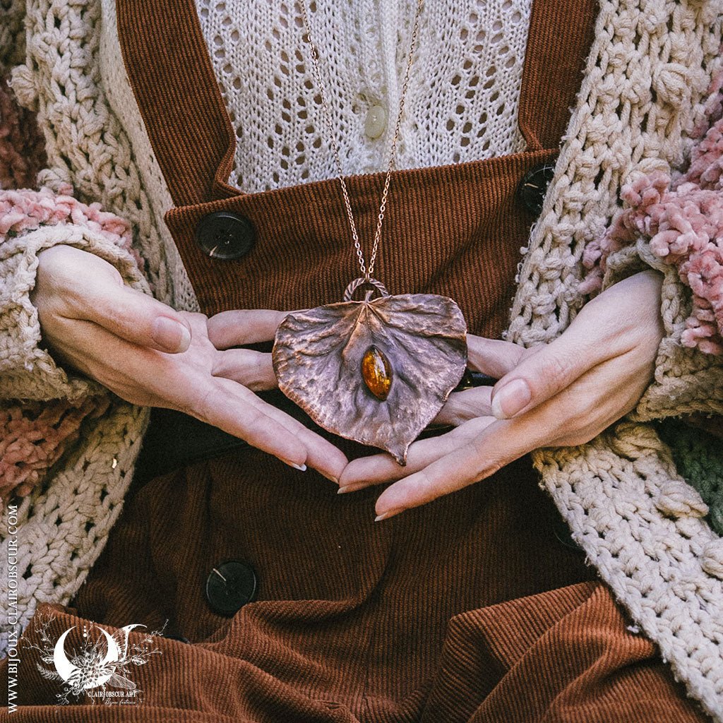 Collier Feuille de Lierre & Ambre de la mer Baltique - Illustrations & Bijoux fantaisie ClairObscur Art