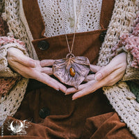 Collier Feuille de Lierre & Ambre de la mer Baltique - Illustrations & Bijoux fantaisie ClairObscur Art