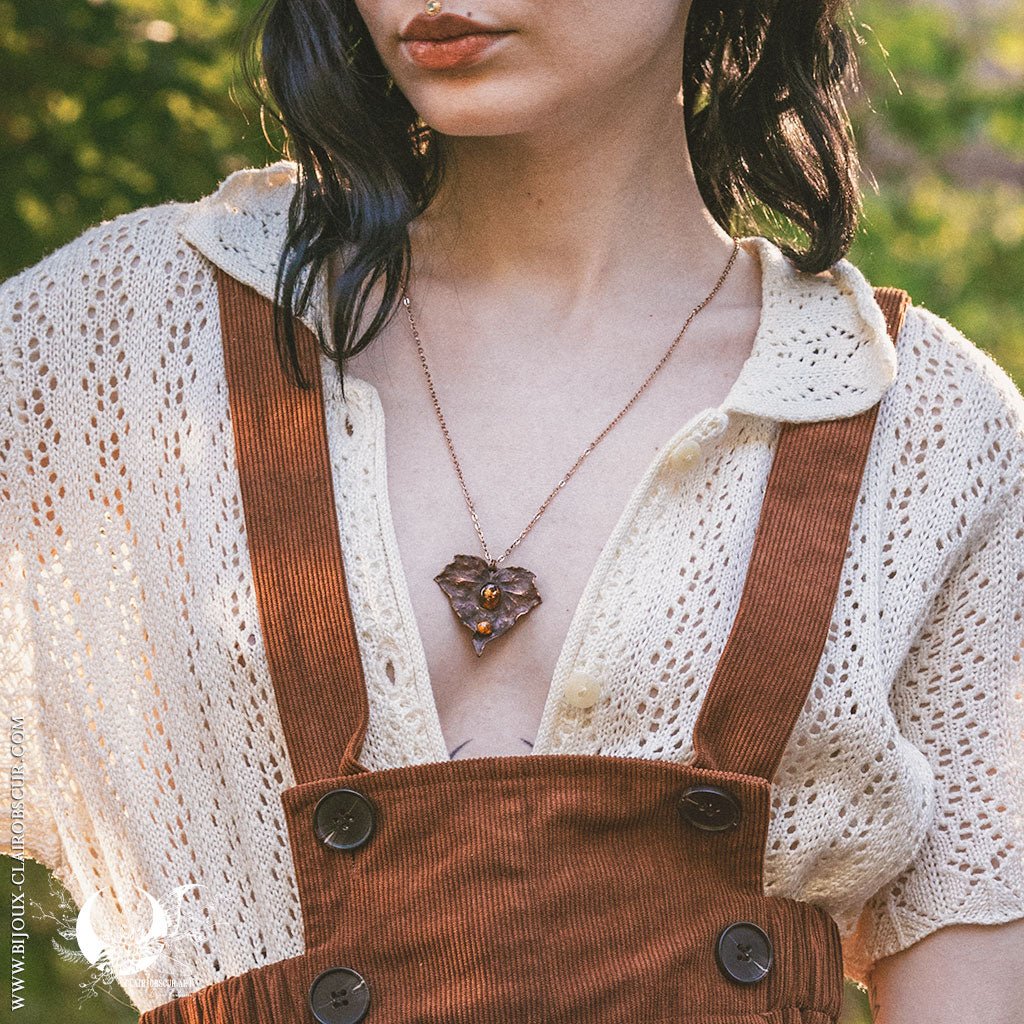 Collier Feuille de Lierre & Ambre de la mer Baltique - Illustrations & Bijoux fantaisie ClairObscur Art