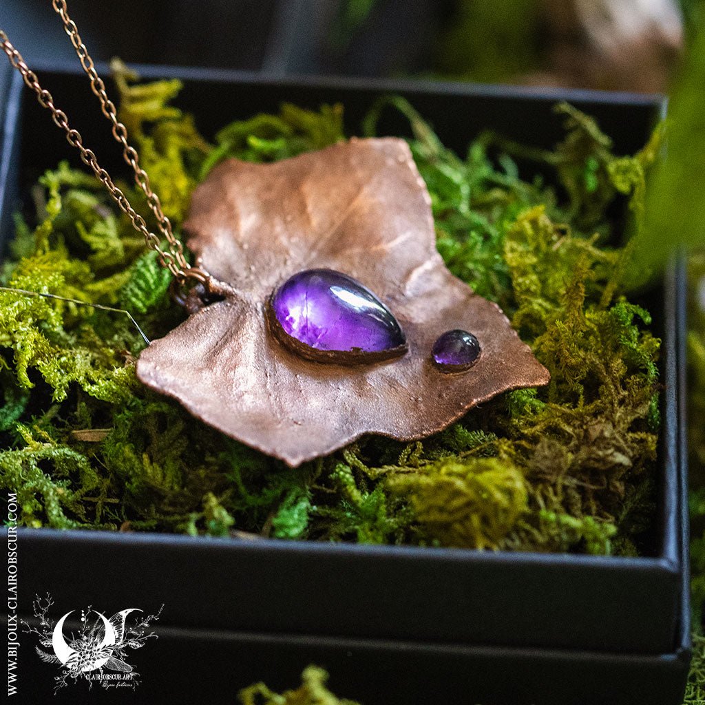 Collier Feuille de lierre & Améthyste - Illustrations & Bijoux fantaisie ClairObscur Art