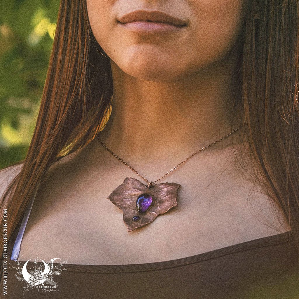 Collier Feuille de lierre & Améthyste - Illustrations & Bijoux fantaisie ClairObscur Art