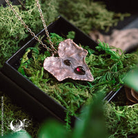 Collier Feuille de Lierre & Grenat - Illustrations & Bijoux fantaisie ClairObscur Art