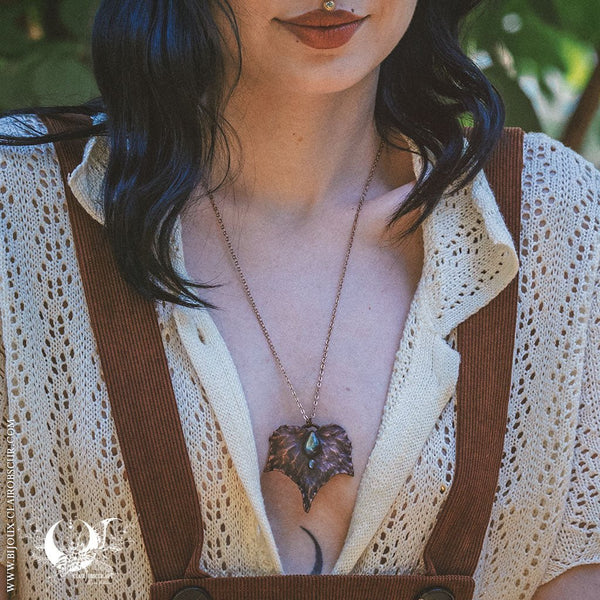 Collier Feuille de Lierre & Labradorite - Illustrations & Bijoux fantaisie ClairObscur Art