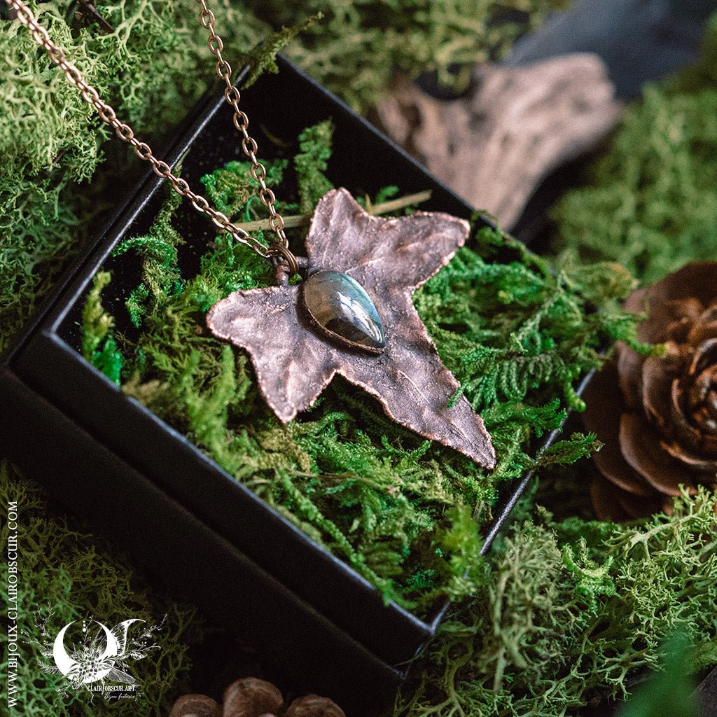 Collier Feuille de Lierre & Labradorite - Illustrations & Bijoux fantaisie ClairObscur Art