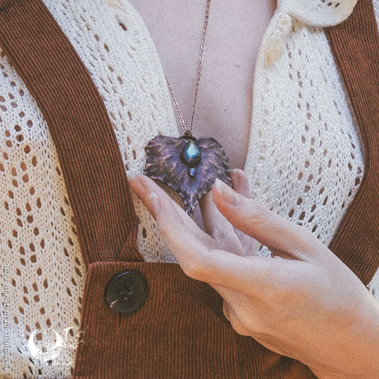 Collier Feuille de Lierre & Labradorite - Illustrations & Bijoux fantaisie ClairObscur Art