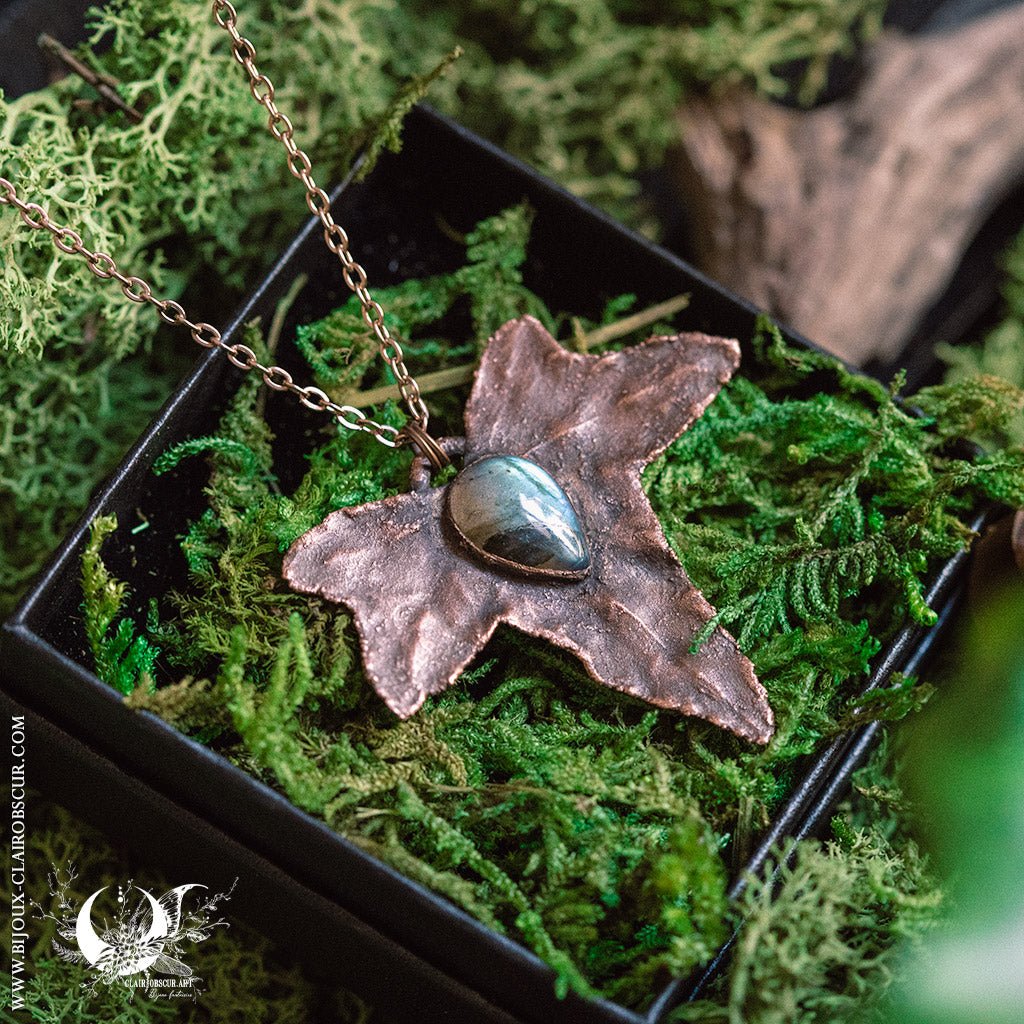 Collier Feuille de Lierre & Labradorite - Illustrations & Bijoux fantaisie ClairObscur Art