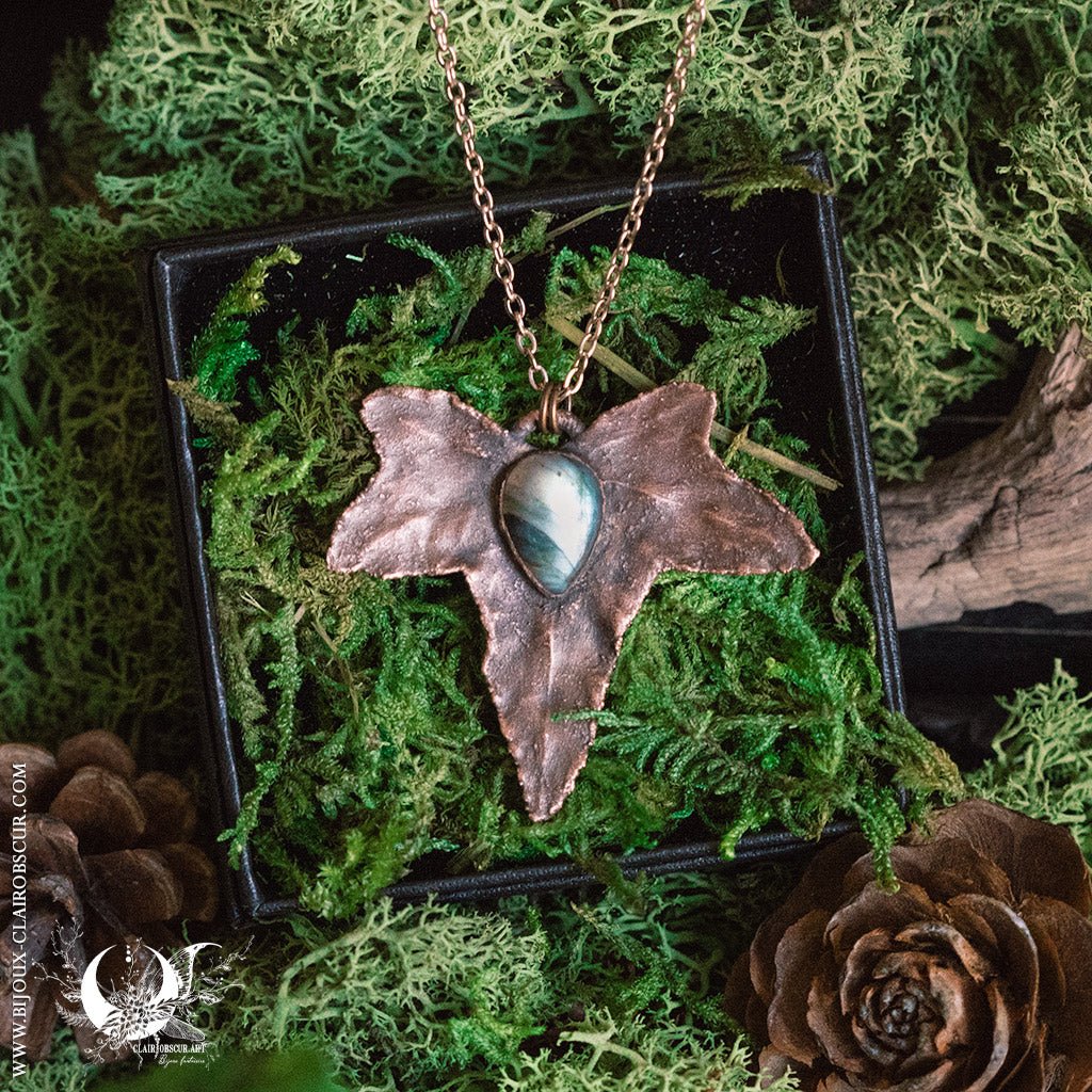 Collier Feuille de Lierre & Labradorite - Illustrations & Bijoux fantaisie ClairObscur Art