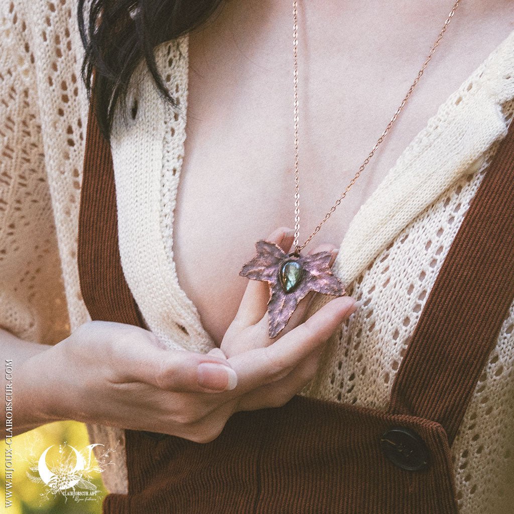 Collier Feuille de Lierre & Labradorite - Illustrations & Bijoux fantaisie ClairObscur Art