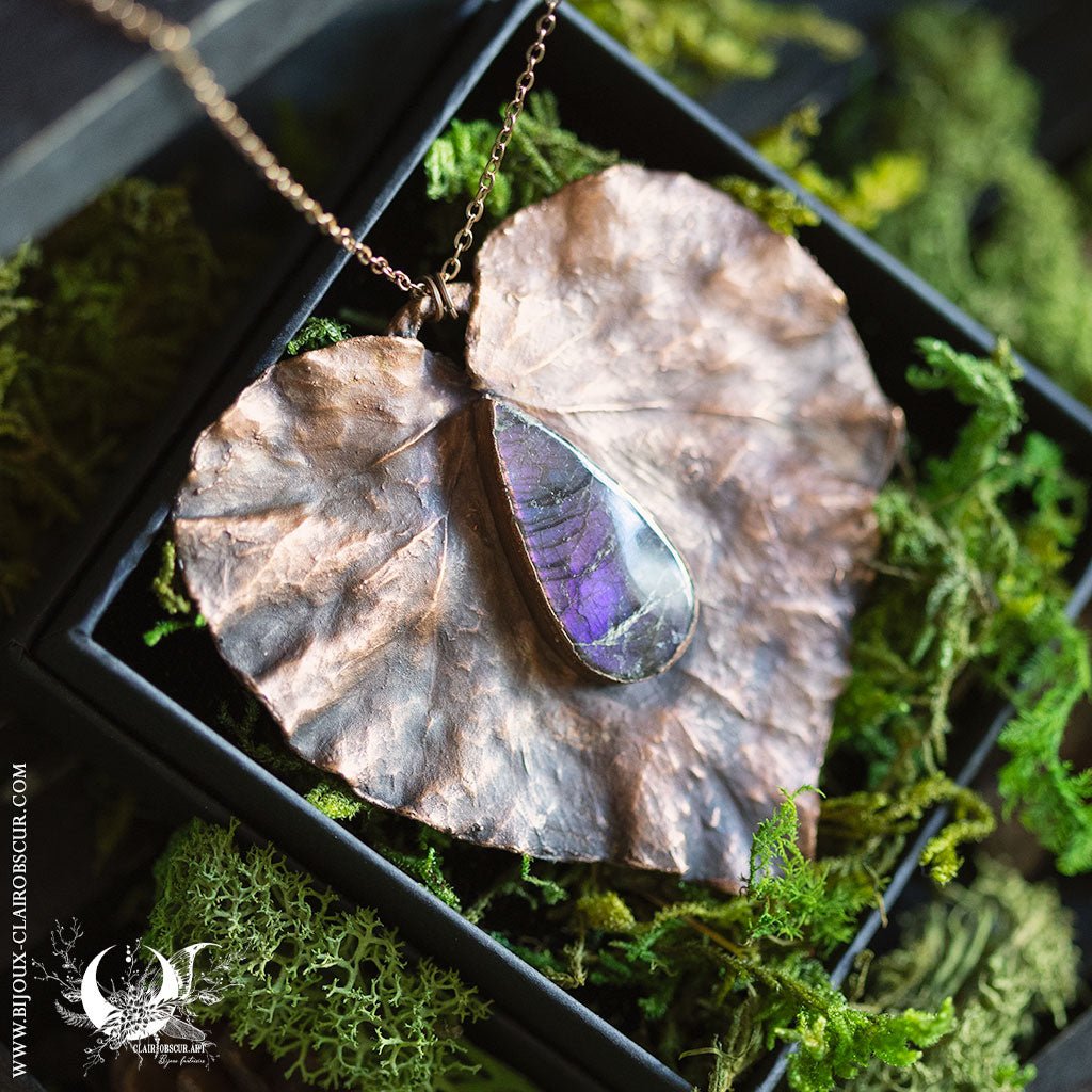 Collier Feuille de Lierre & Labradorite violette/brune - Illustrations & Bijoux fantaisie ClairObscur Art