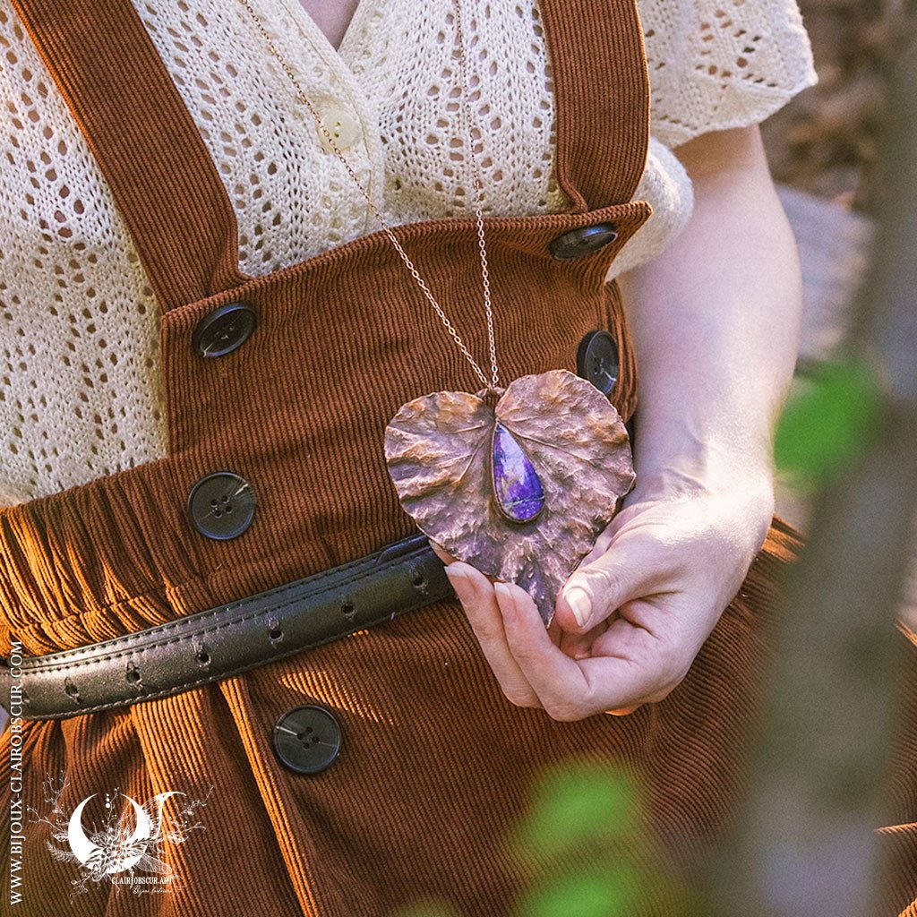 Collier Feuille de Lierre & Labradorite violette/brune - Illustrations & Bijoux fantaisie ClairObscur Art