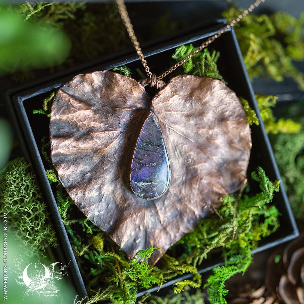 Collier Feuille de Lierre & Labradorite violette/brune - Illustrations & Bijoux fantaisie ClairObscur Art