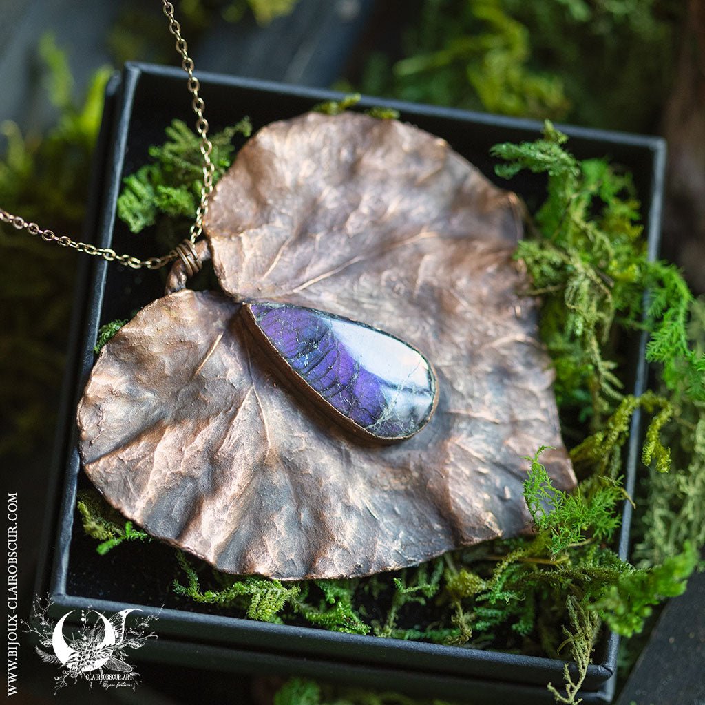 Collier Feuille de Lierre & Labradorite violette/brune - Illustrations & Bijoux fantaisie ClairObscur Art