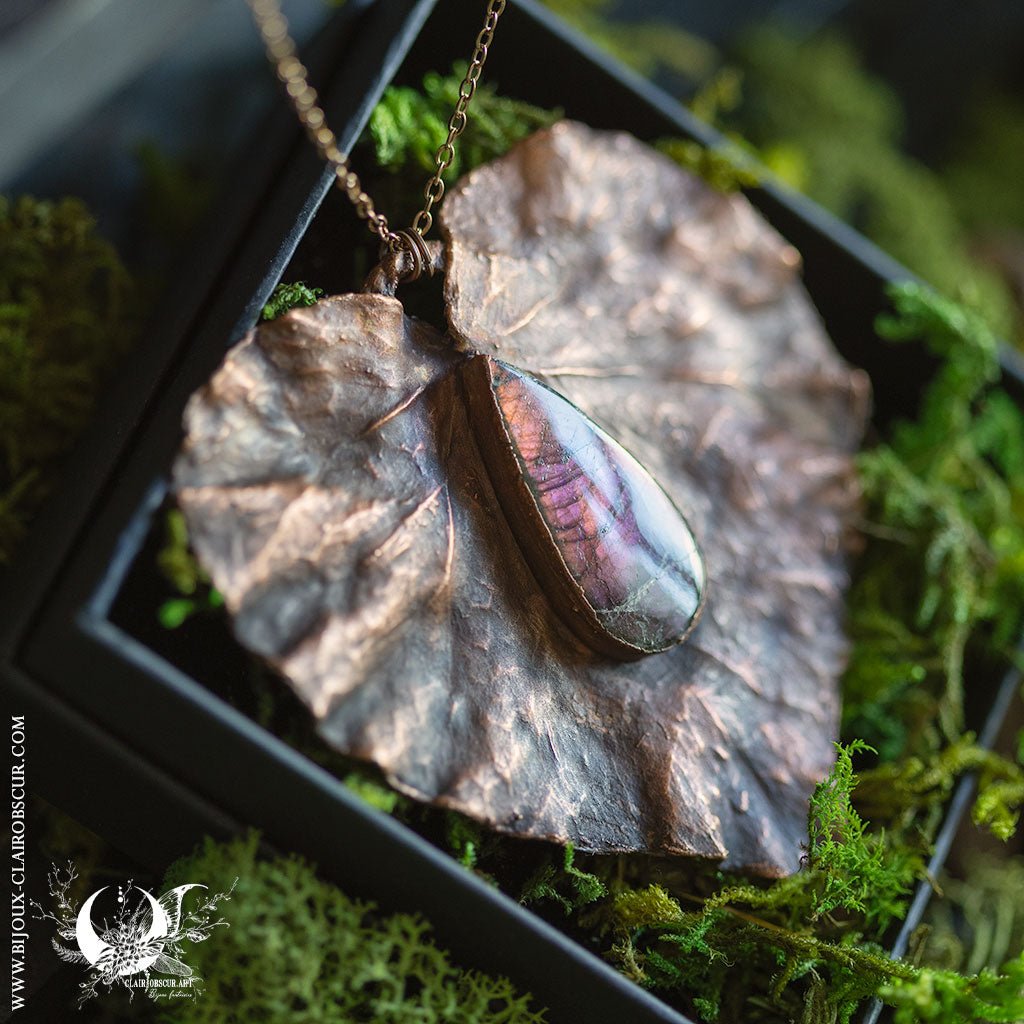 Collier Feuille de Lierre & Labradorite violette/brune - Illustrations & Bijoux fantaisie ClairObscur Art