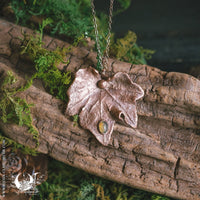 Collier Feuille de Lierre Ondulé & Opale - Illustrations & Bijoux fantaisie ClairObscur Art