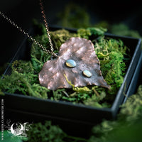 Collier Feuille de Lierre & Opale - Illustrations & Bijoux fantaisie ClairObscur Art