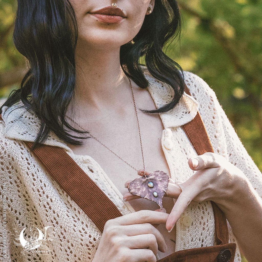 Collier Feuille de Lierre & Opale - Illustrations & Bijoux fantaisie ClairObscur Art