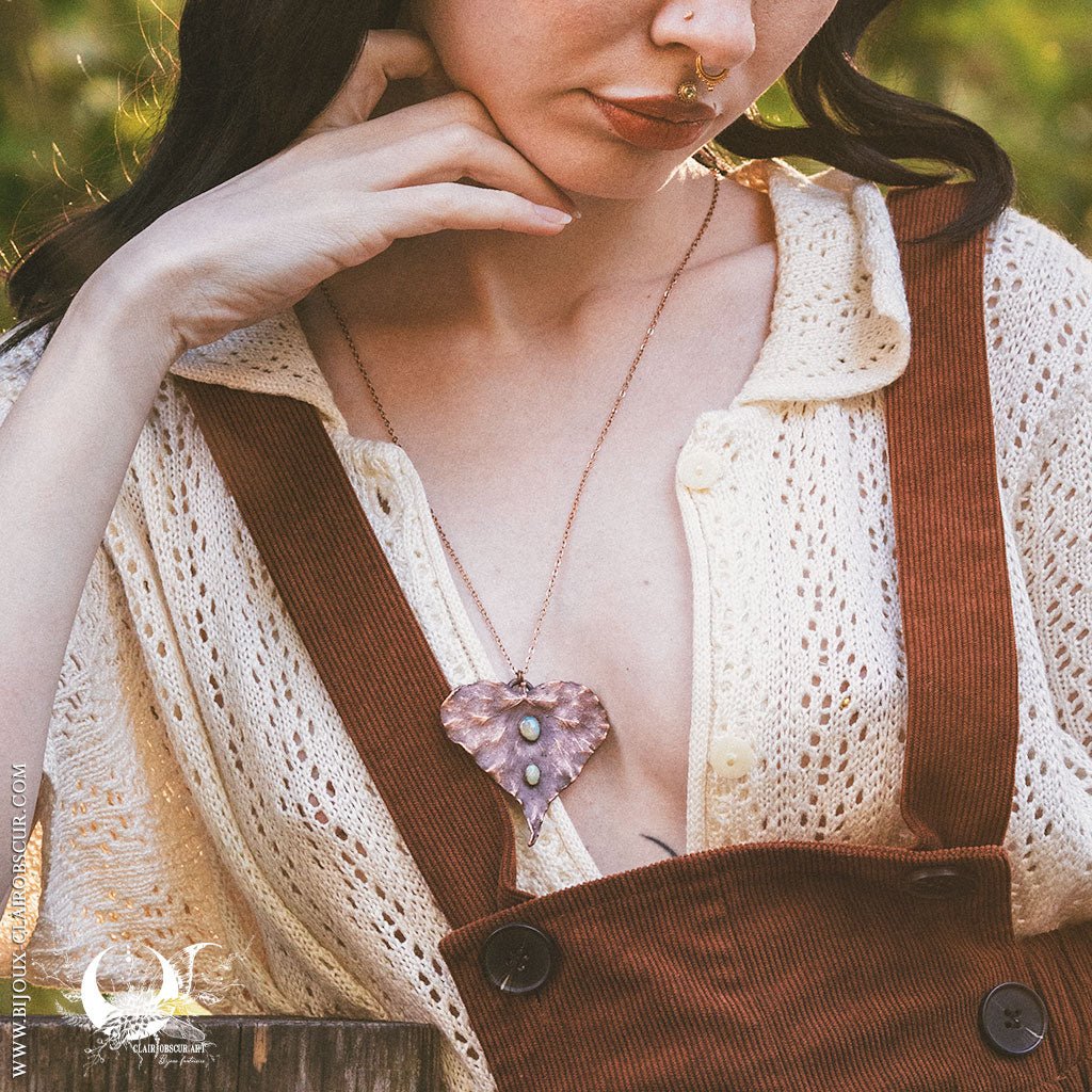 Collier Feuille de Lierre & Opale - Illustrations & Bijoux fantaisie ClairObscur Art