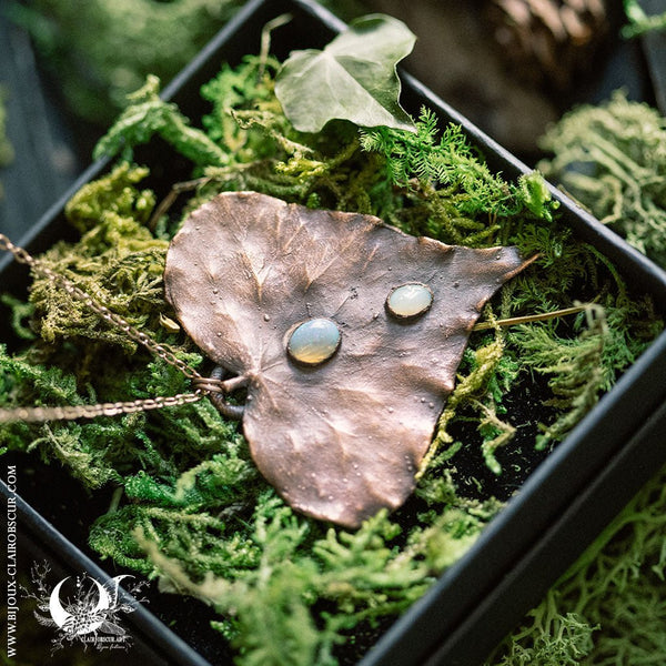 Collier Feuille de Lierre & Opale - Illustrations & Bijoux fantaisie ClairObscur Art